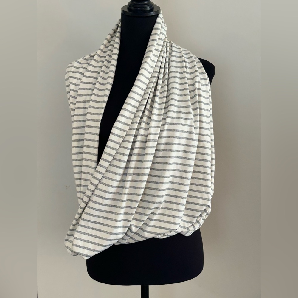 [NuRoo] Multi-functional Lightweight Soft Breathable Nursing Scarf